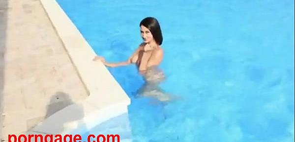  horney sexy babe in pool